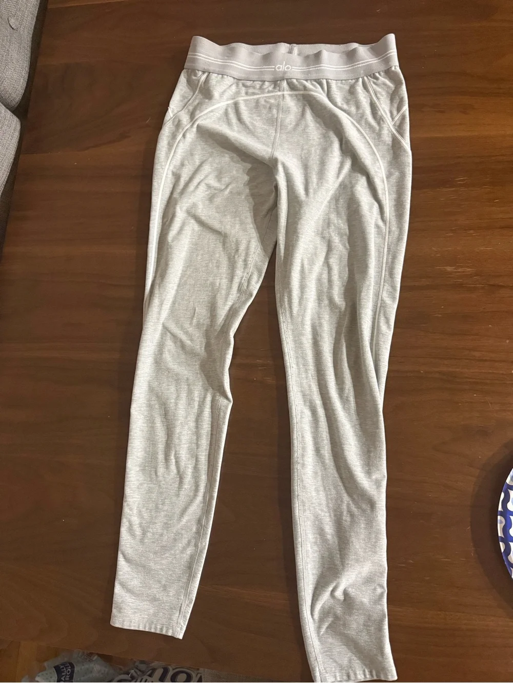 ALO Yoga soft stretch